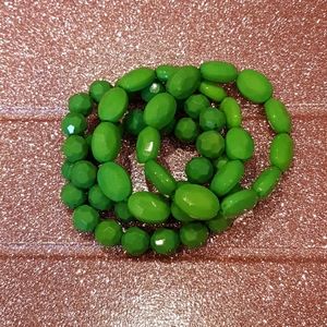 Green beaded stretch braclet